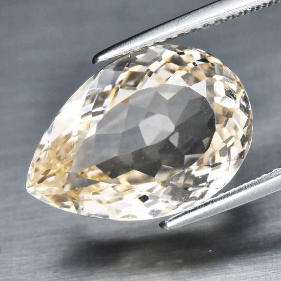 Captivating UNTREATED 9.38ct champagne Topaz