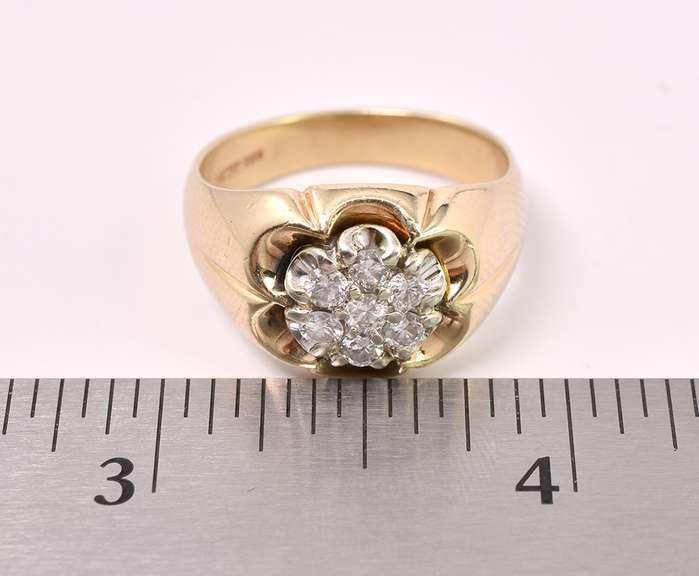 Charming Men's Diamond Ring In 14K Yellow Gold