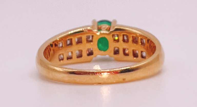 Elegant 18kt Solid Yellow Gold Emerald & Diamond Ring