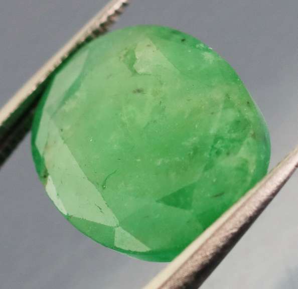Gorgeous 5.81ct rich green Colombian Emerald