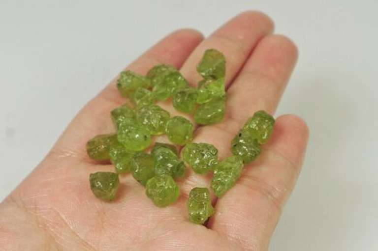 Large set! 78ct rough apple green Peridot