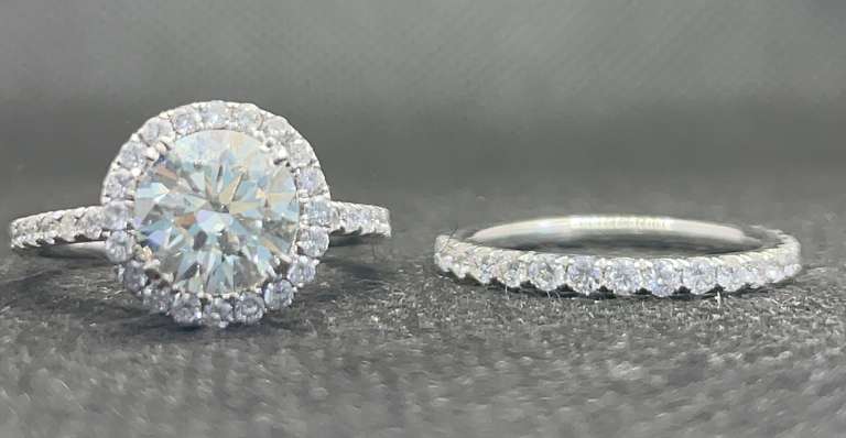 MATCHING DIAMOND ENGAGEMENT RING AND WEDDING BAND SET IN 14KT GOLD