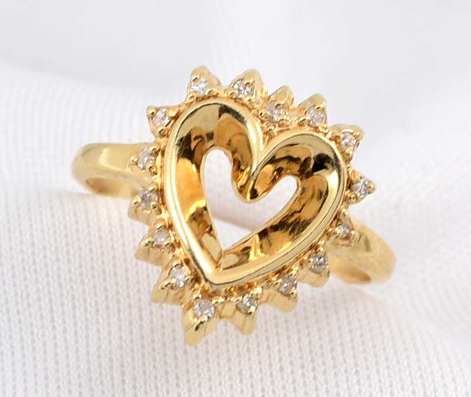 Sweet Heart Ring with 16 tiny Diamonds