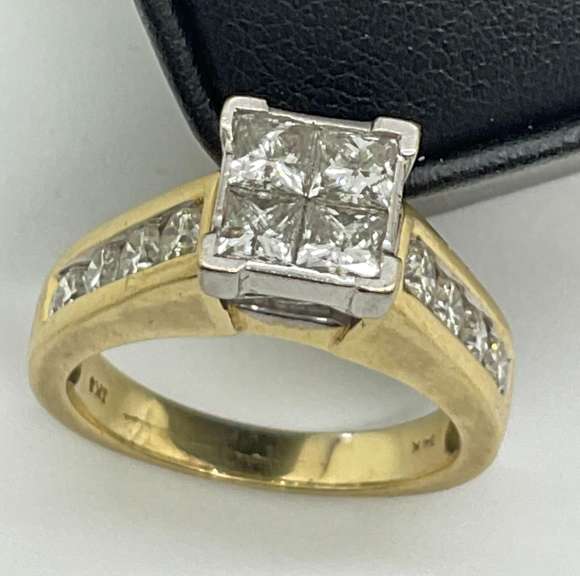 14K YELLOW GOLD AND DIAMOND RING.