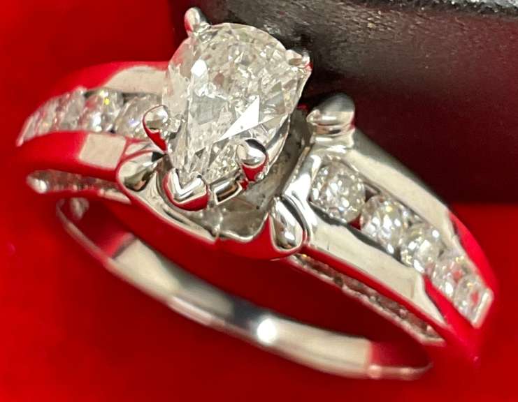 CERTIFIED 14K WHITE GOLD AND DIAMOND ENGAGEMENT RING