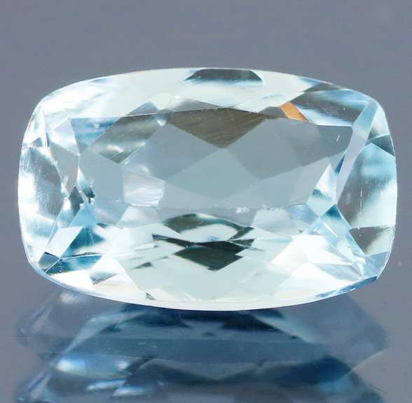 Brilliant 3.65ct cushion cut platinum blue Topaz