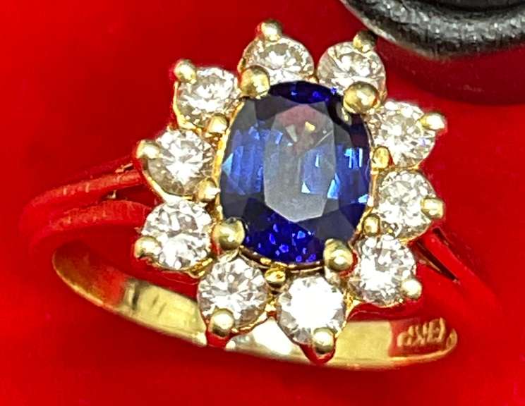 18K YELLOW GOLD RING WITH SAPPHIRE AND DIAMONDS