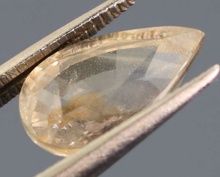 Look at this 2.61ct UNHEATED Tanzanian Sapphire!