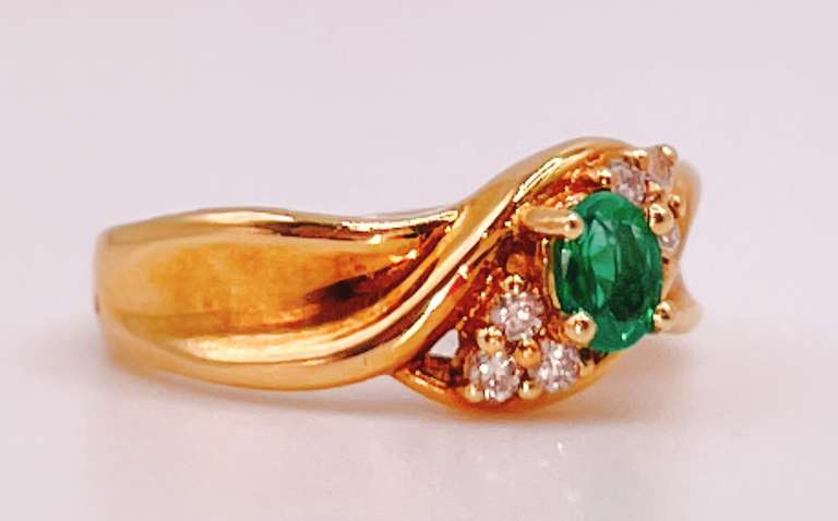 18kt Solid Yellow Gold, Emerald, & Diamond Ring