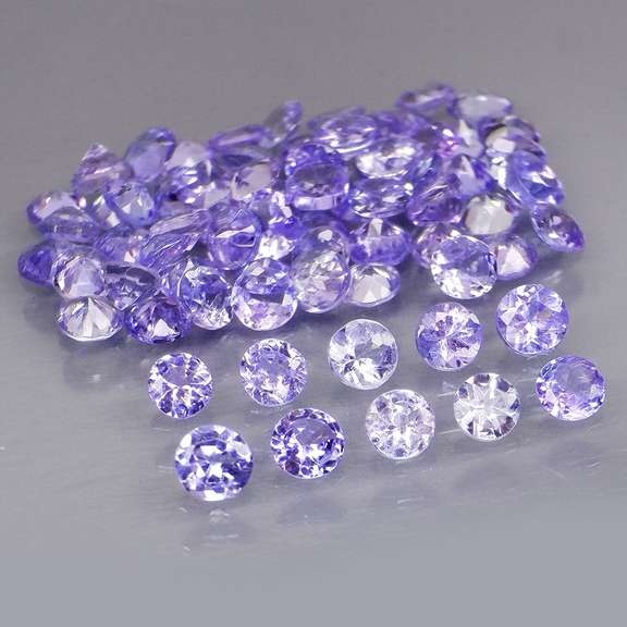 Glittering 4.51ct bright blue violet Tanzanite set