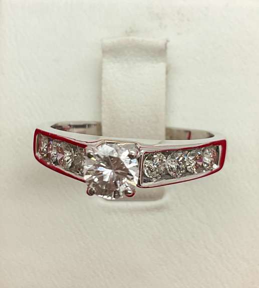 CERTIFIED BRAND NEW 14K WHITE GOLD AND DIAMOND ENGAGEMENT RING