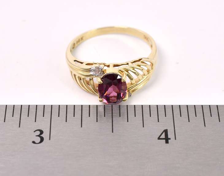 Vibrant Rhodolite Garnet Ring In 14K Gold