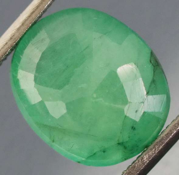 Glowing green! 4.46ct Colombian Emerald