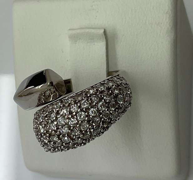 CERTIFIED LADIES 14K WHITE GOLD AND DIAMOND RING