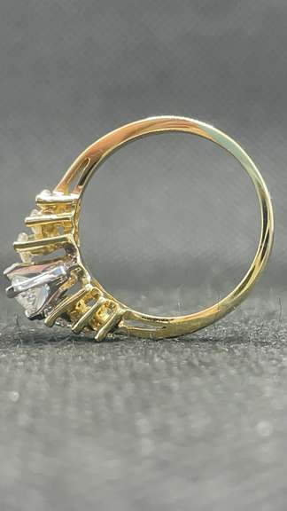 6 SIDE STONE MARQUISE ENGAGEMENT RING IN 14K YELLOW GOLD