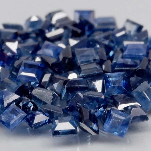 Natural 3.29ct royal blue Sapphire set
