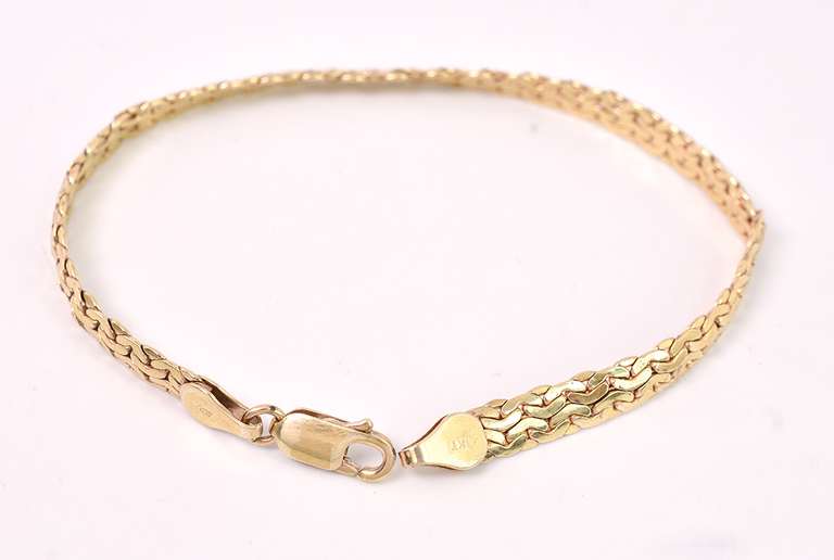 Solid Curb Link Bracelet In 14K Yellow Gold