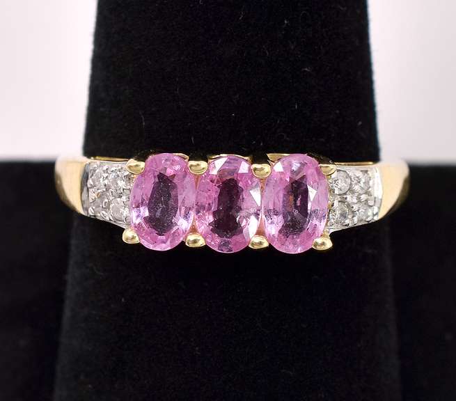 Beautiful Pink Sapphire Ring in 14K Yellow Gold