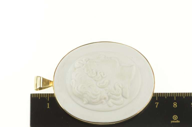 14K Yellow Gold Staatliche Museen Berlin State Museum Ceramic Pendant