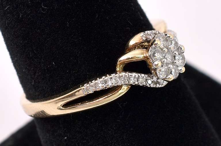 Stunning Diamond Ring In Gold