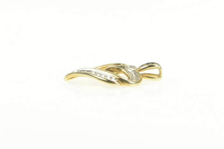 10K Yellow Gold 0.25 Ctw Diamond Heart Classic Love Vintage Pendant