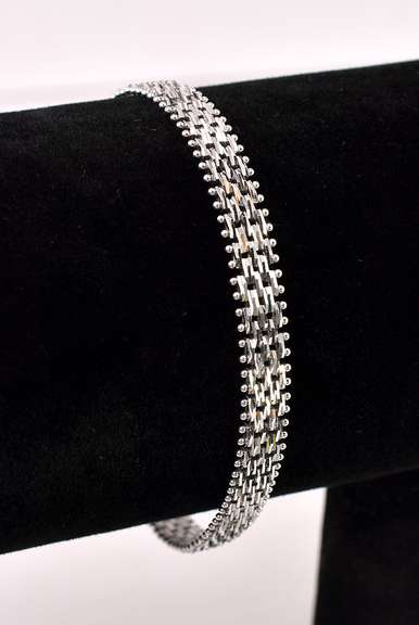Magnificient Imperial Style Bracelet in 14K White Gold