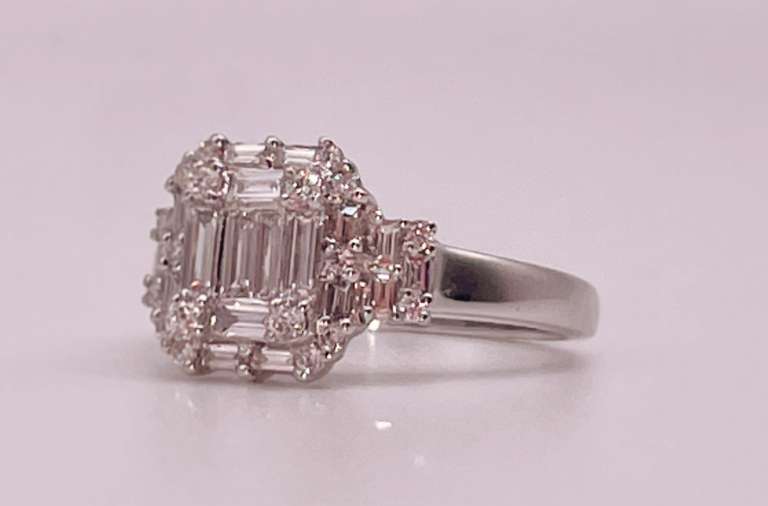 18KT SOLID WHITE GOLD AND DIAMOND RING
