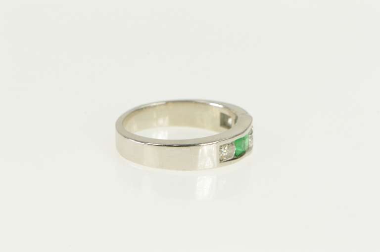 14K White Gold 1.00 Ctw Natural Emerald Diamond Band Ring