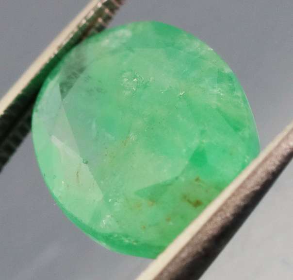 Glowing green! 4.40ct Colombian Emerald