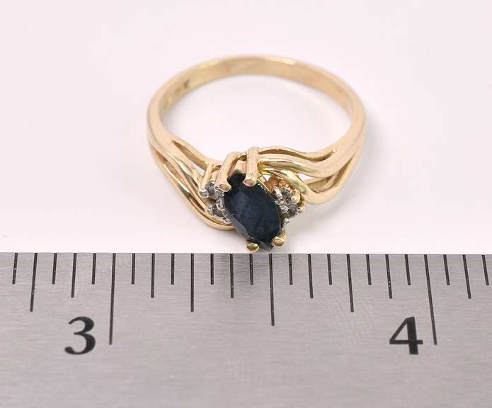 Gorgeous Blue Sapphire Ring In 14K Yellow Gold