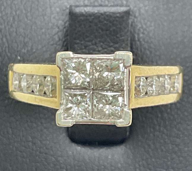 14K YELLOW GOLD AND DIAMOND RING.
