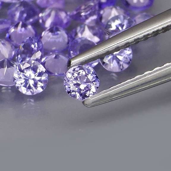 Heavy flashing 4.48ct diamond cut Tanzanite set