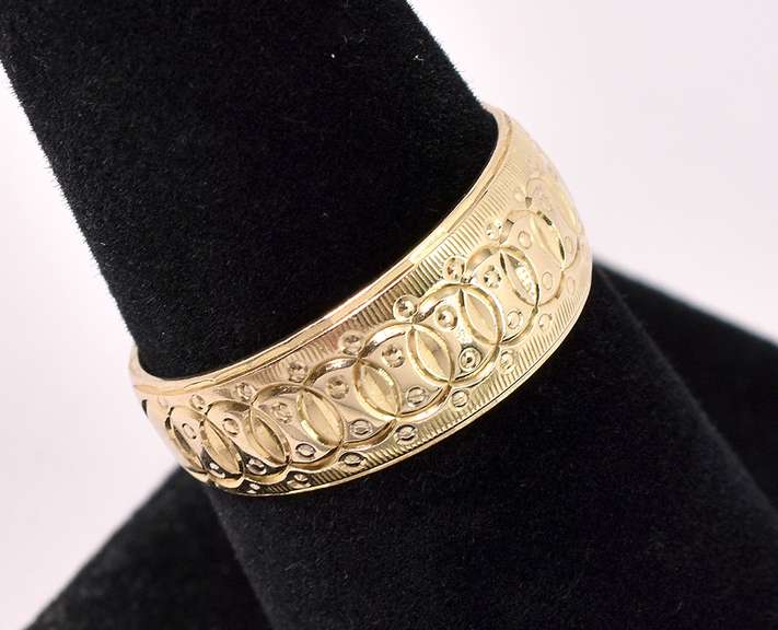 Simply Elegant Gold Ring In 14K Yellow Gold