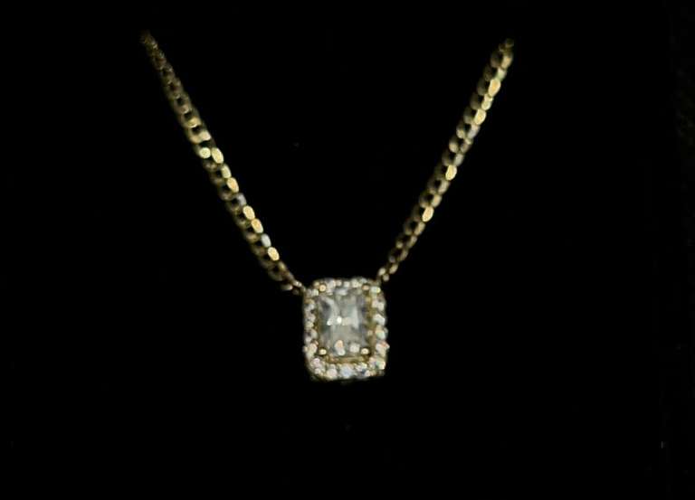 CLASSY CUBIC ZIRCONIA PENDANT SET IN 14K YELLOW GOLD