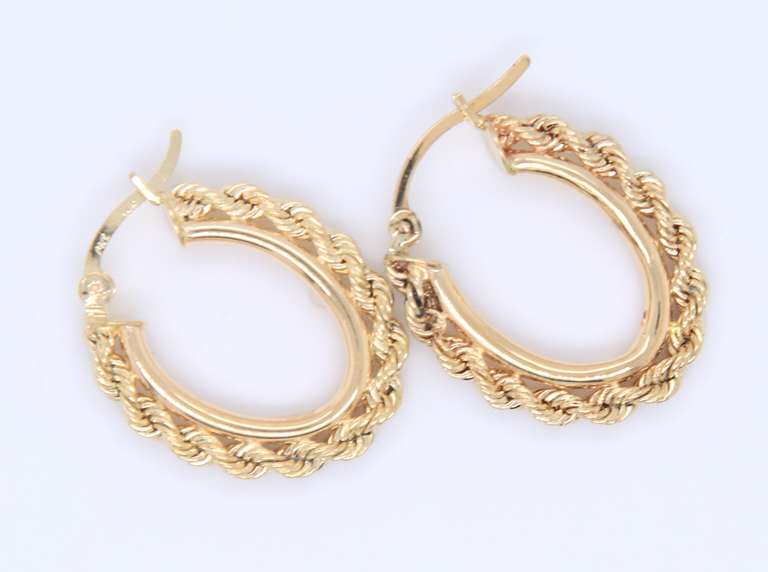 Lovely Yellow Gold Rope Chain Oval Hoop Earrings