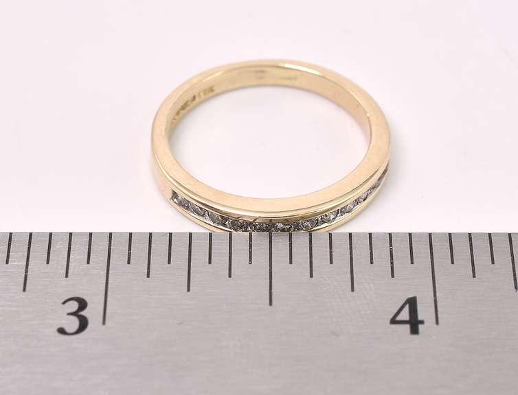 Lovely Diamond Ring In 14K Yellow Gold