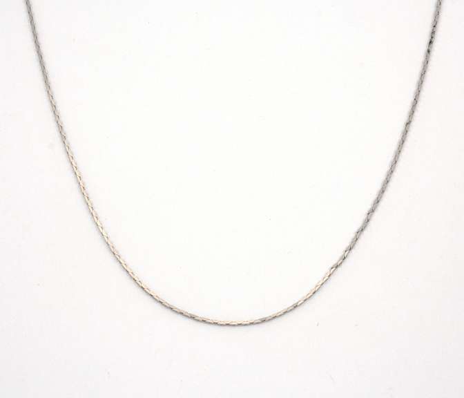 Useful White Gold Cobra Link Necklace