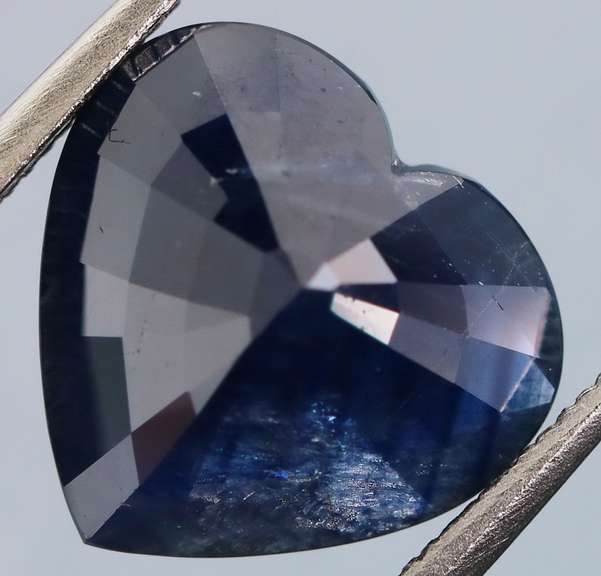 Heart cut! 3.29ct Royal blue Sapphire
