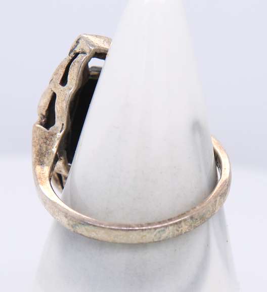 Vintage 925 Sterling Silver Marcasite and Black onyx Ring