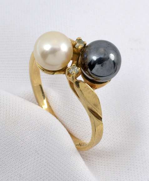 Estate Black & White Pearl Ring