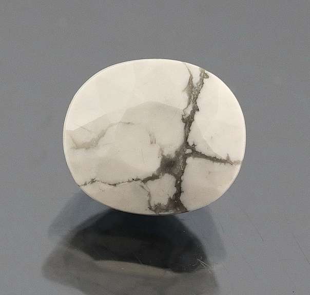 Marvelous 3.60ct faceted Howlite