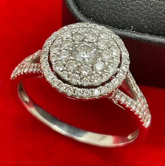 CERTIFIED LADIES 14K WHITE GOLD AND DIAMOND RING