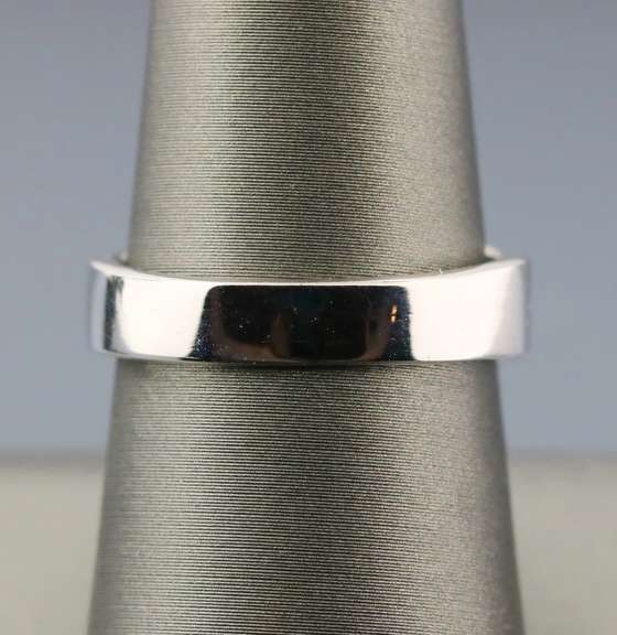 Sparkling Sky Blue Topaz size 8.5 ring