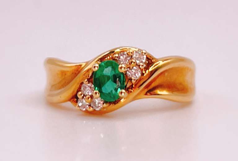18kt Solid Yellow Gold, Emerald, & Diamond Ring