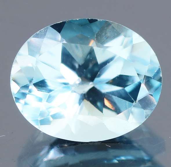 Classic Oval 4.39ct sky blue Topaz