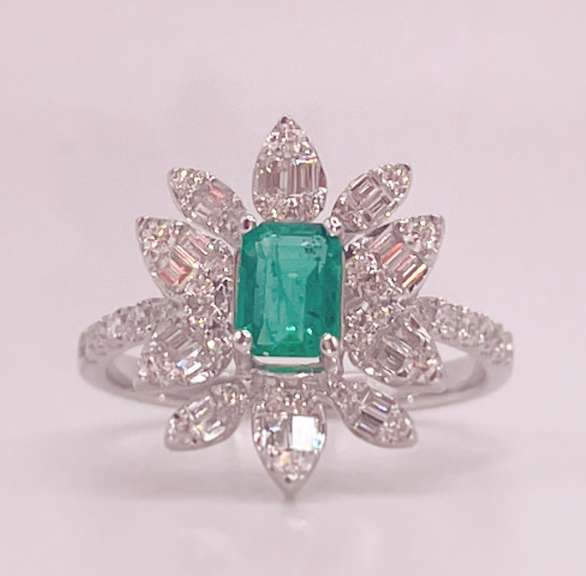 18KT SOLID WHITE GOLD, EMERALD, & DIAMOND COCKTAIL RING