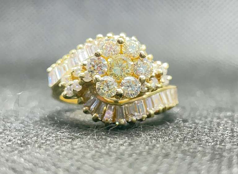 2.50 CARATS T.W. COCKTAIL RING WITH ROUND AND BAGUETTE DIAMOND RING IN 14KYELLOW GOLD