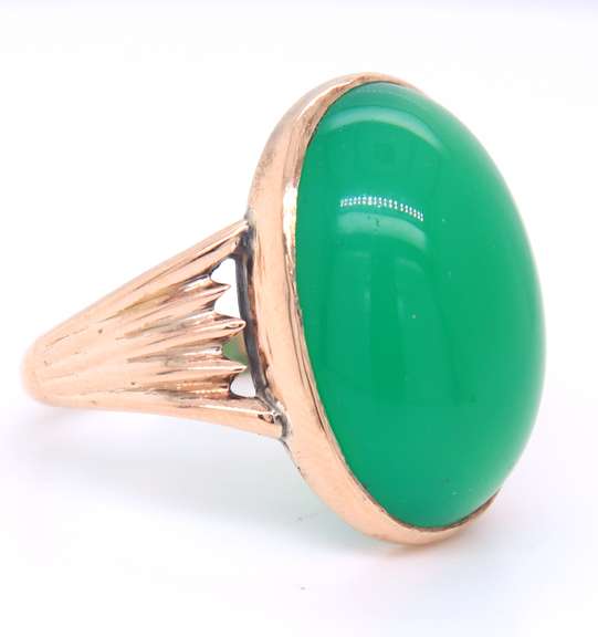 Beautiful Yellow Gold Oval Green Jade Ring