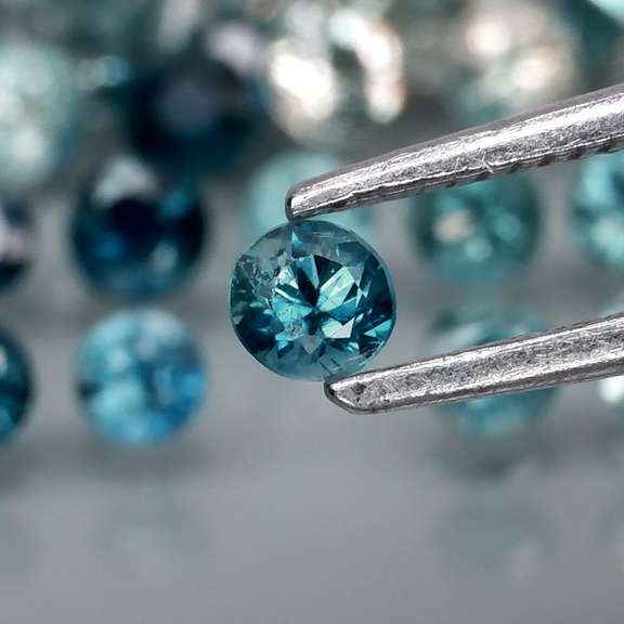 Heated only! 2.97ct diamond cut Australian Sapphire set