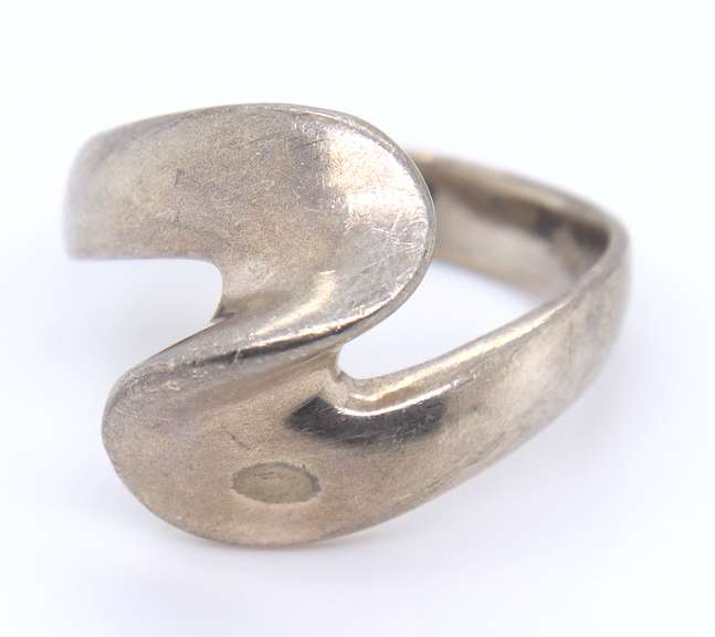 Vintage 925 Sterling Silver Crossover Ring